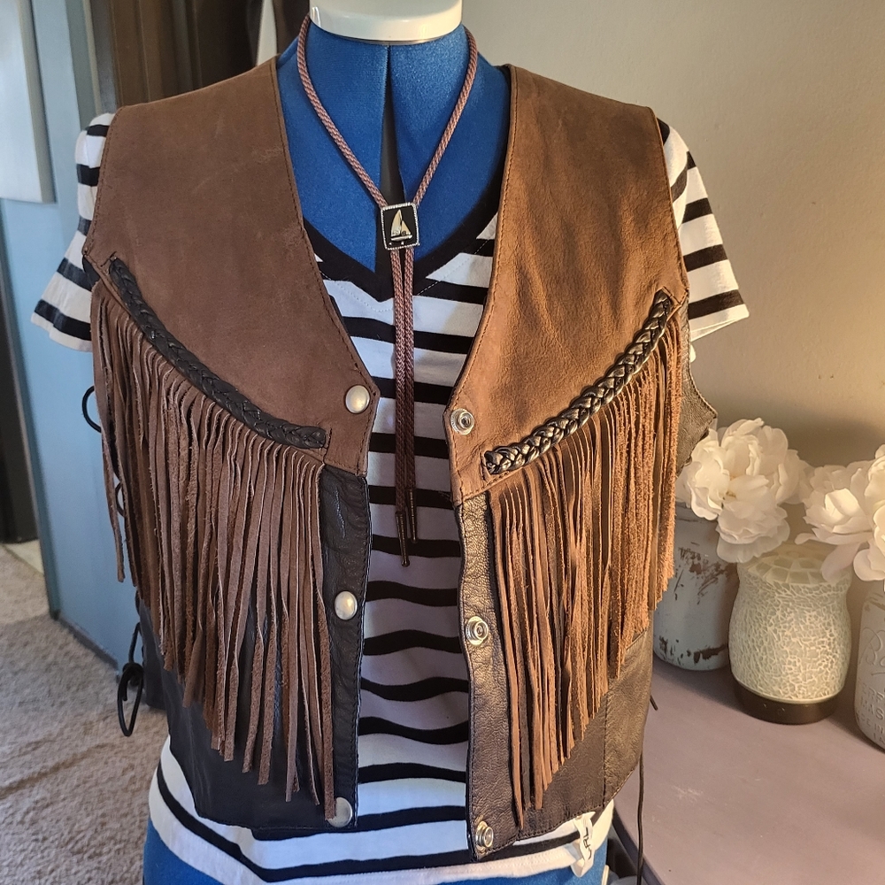 Vtg Hot Leathers All-Over Fringe Vest Side Laces & 3Snap Front Button Closure M